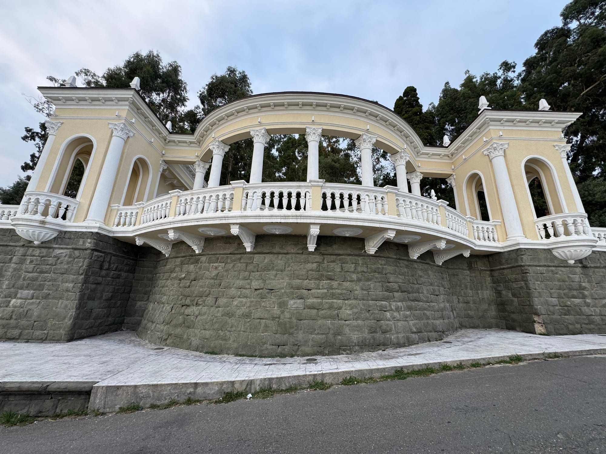Парадный въезд на Сухумскую гору — Сухум