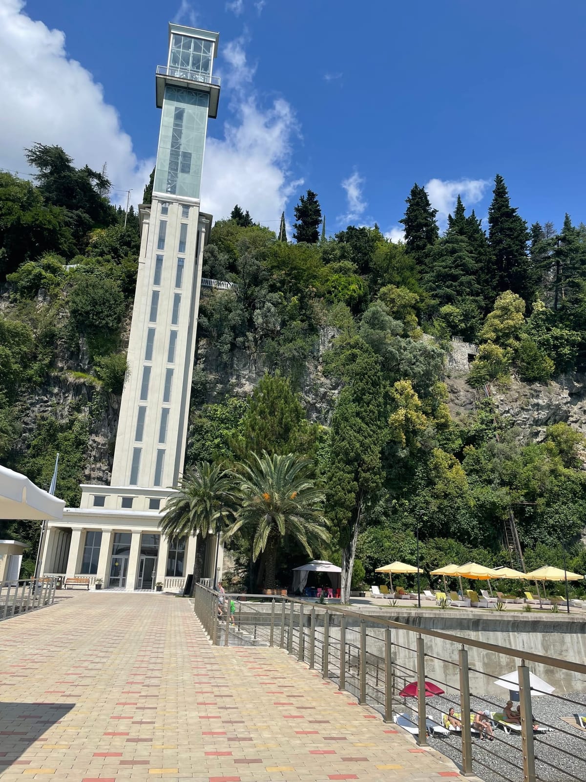 Лифт гостиницы Garden Resort Gagra — Гагра